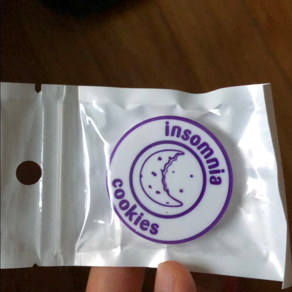 NEW Insomnia Cookies Pop Socket